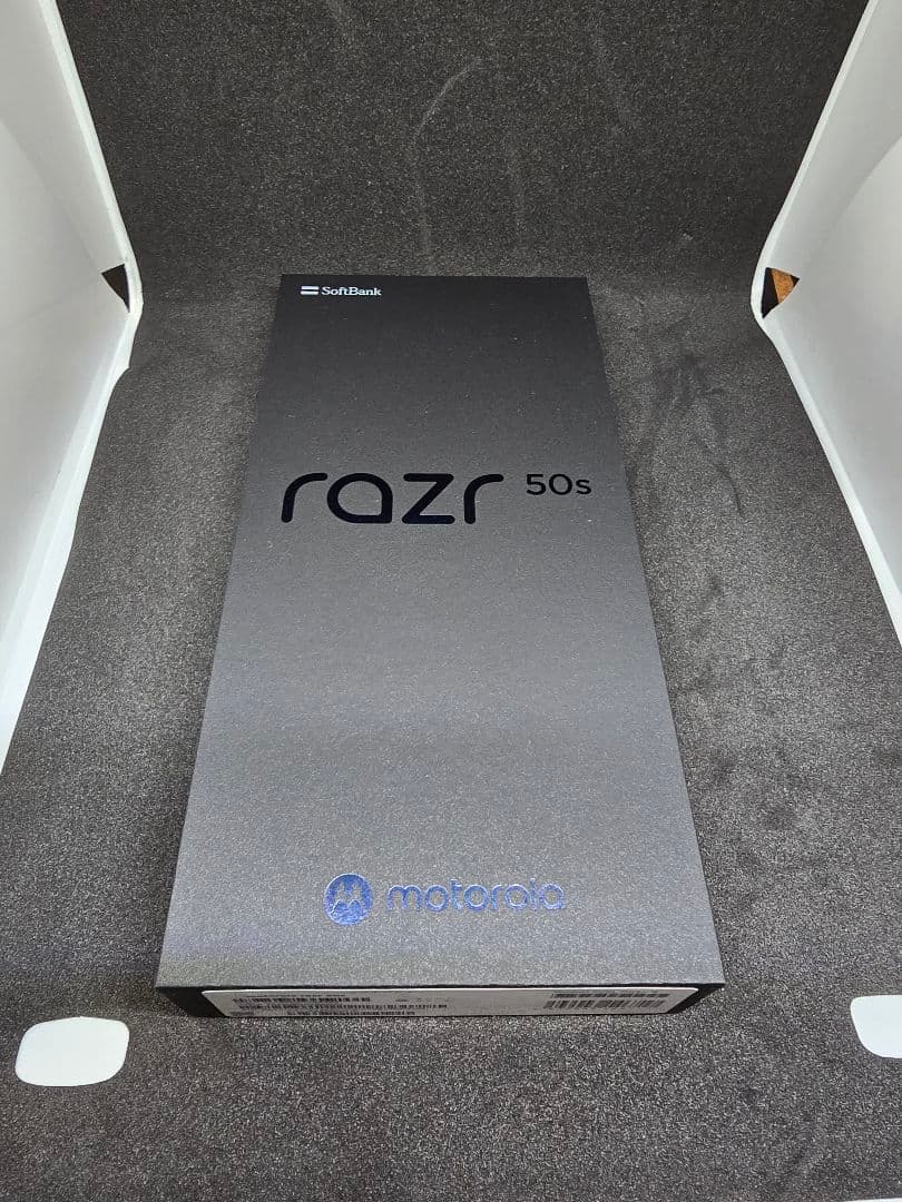 新品　未使用　残債無し　motorola razr 50s 5G