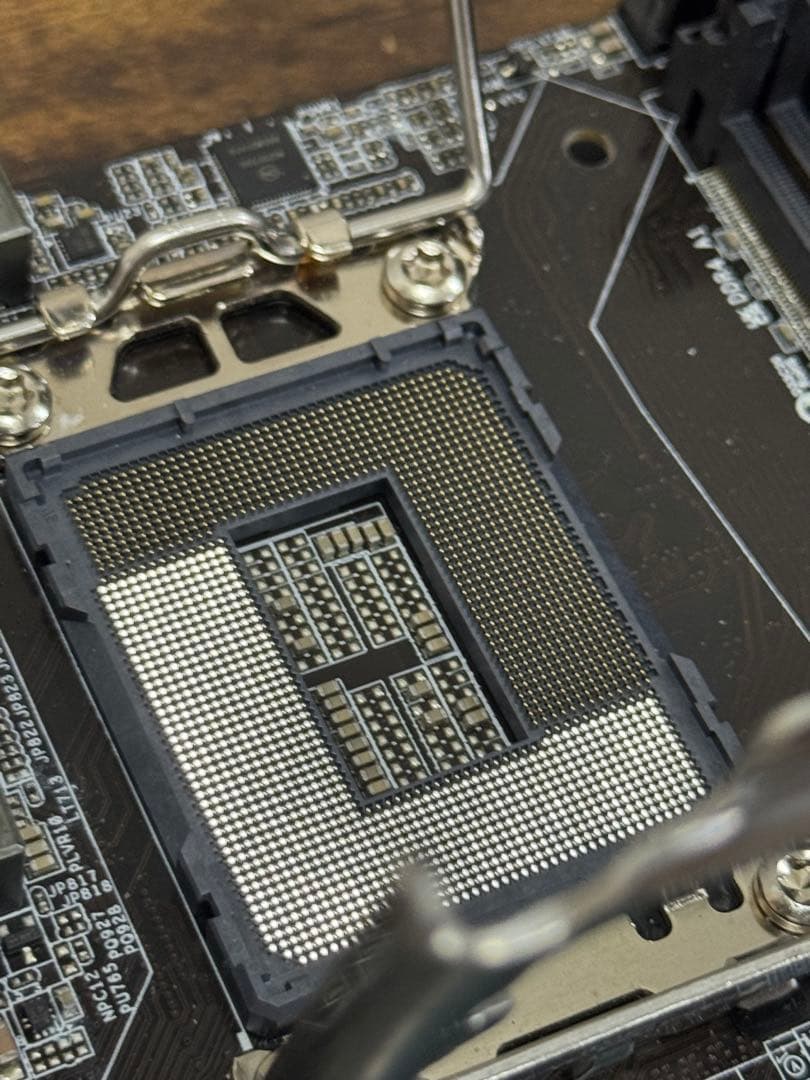 DeskMini B660 ベアボーンPC