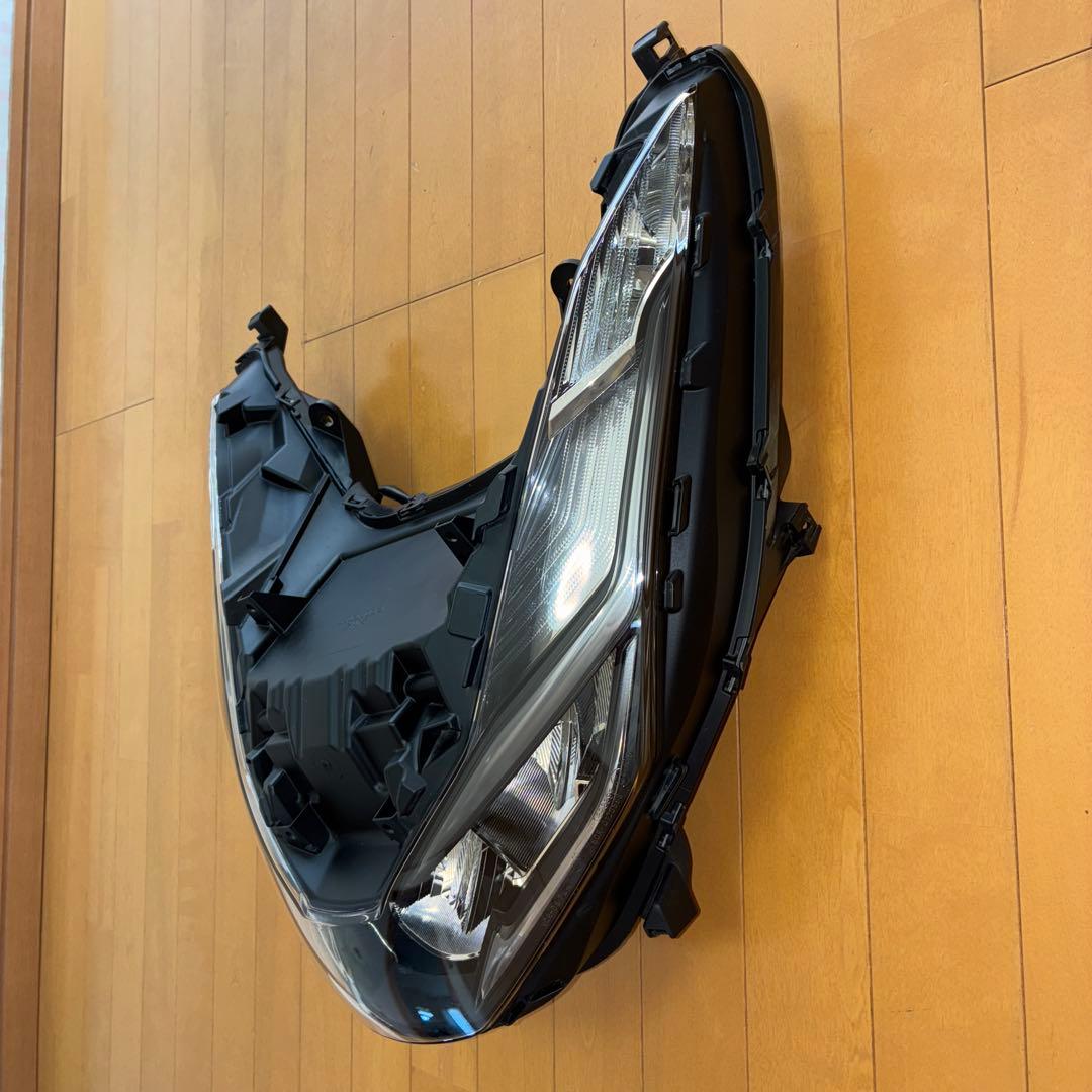 純正ヘッドライト