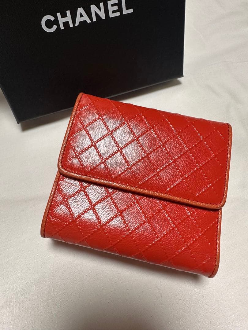 CHANEL シャネル 三つ折り財布 キルティング 赤 コンパクトでおしゃれ