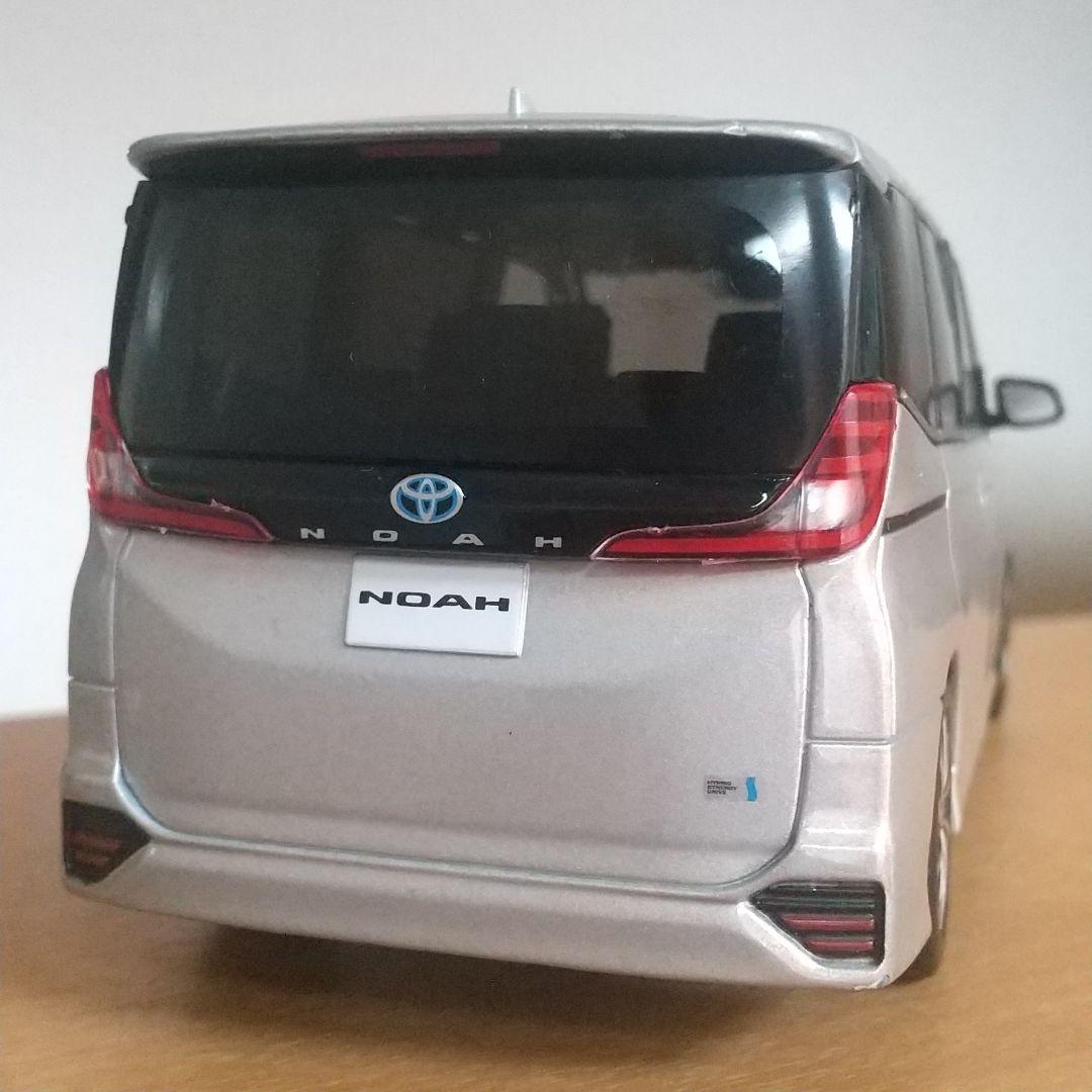 【ディーラー非売品】トヨタ ノア カラーサンプル スティールブロンドメタリック