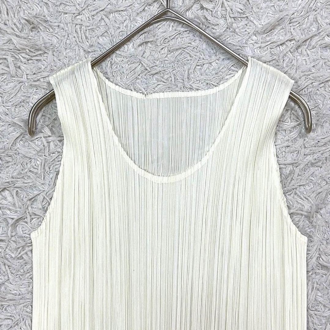 ISSEY MIYAKE イッセイミヤケ プリーツ タンクトップ オフホワイト