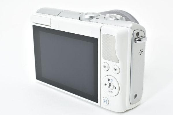 【美品】キャノン Canon EOS M100 レンズキット ミラーレスカメラ