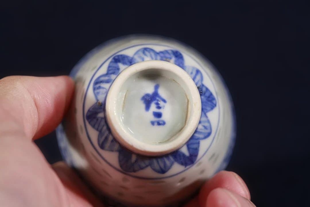 500　中国清朝染付ホタル手在銘珍品煎茶猪口　無傷　清朝期