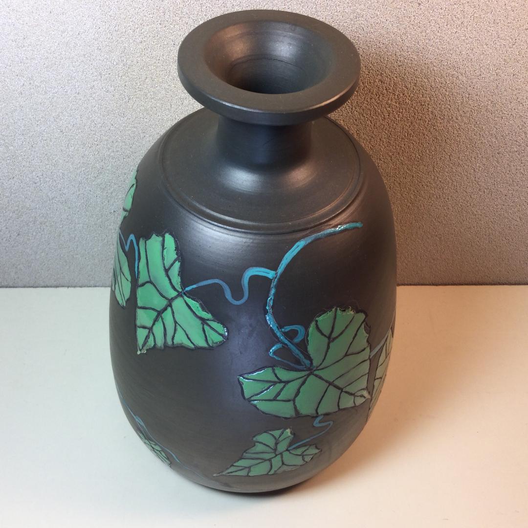 陶芸　手作り陶器　ツル文花入れ