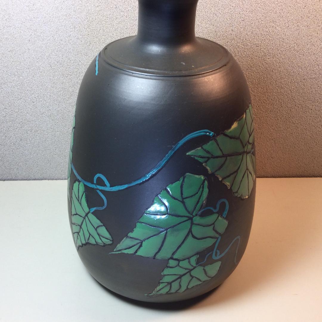 陶芸　手作り陶器　ツル文花入れ