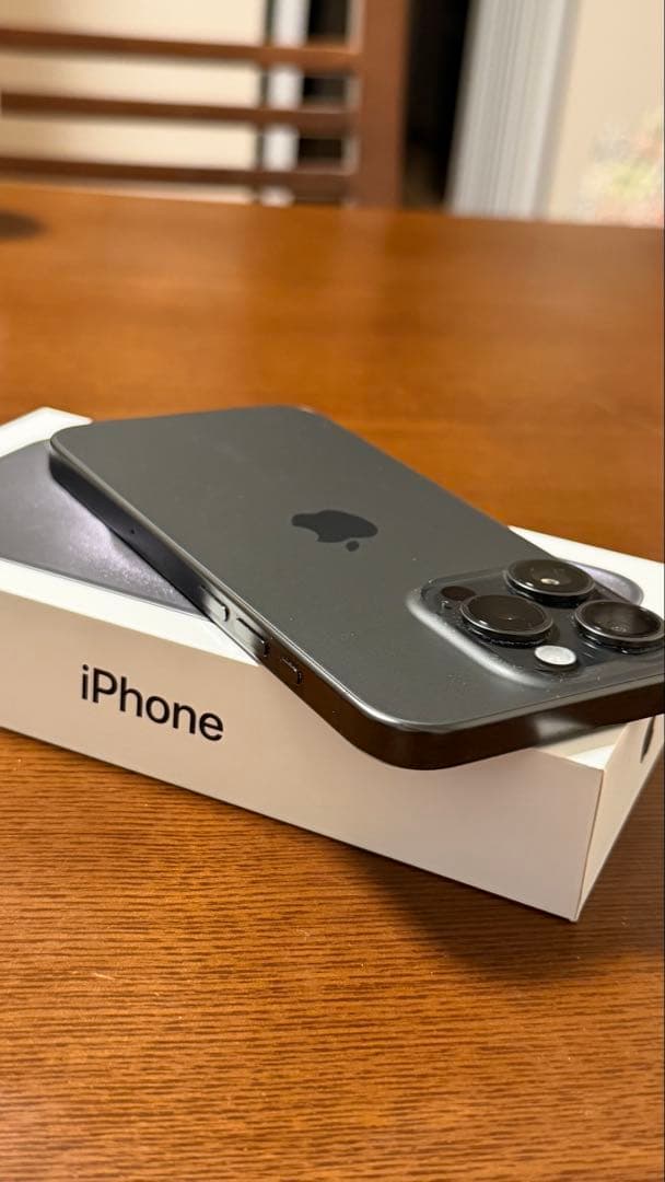 iPhone 15 Pro 256GB ブラックチタニウム　Simフリー