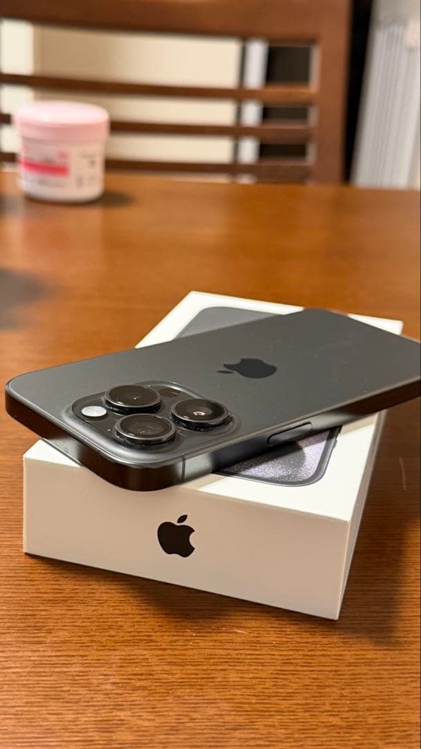 iPhone 15 Pro 256GB ブラックチタニウム　Simフリー