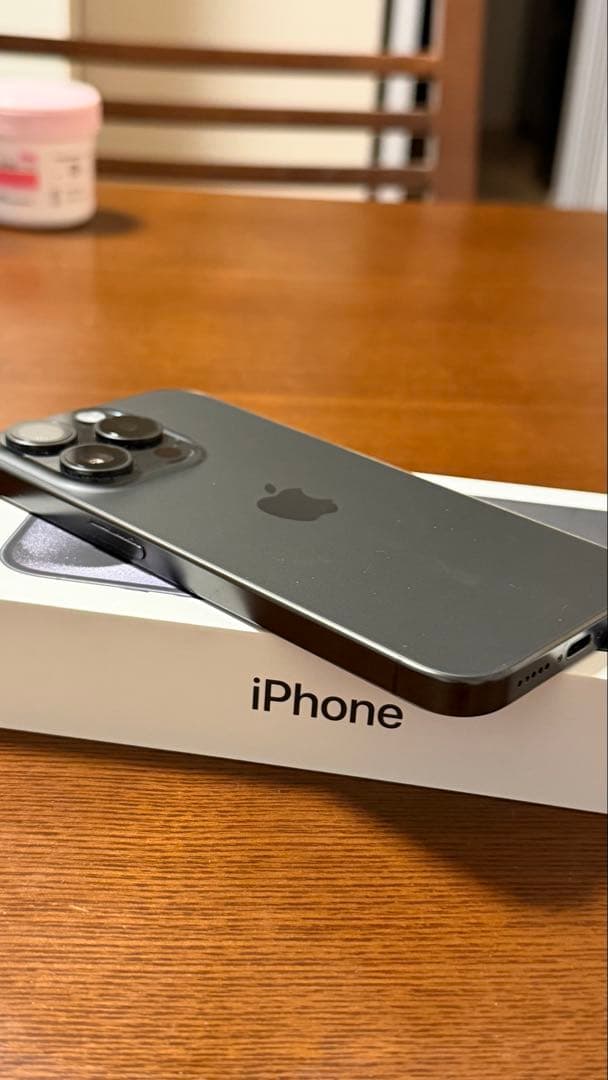 iPhone 15 Pro 256GB ブラックチタニウム　Simフリー