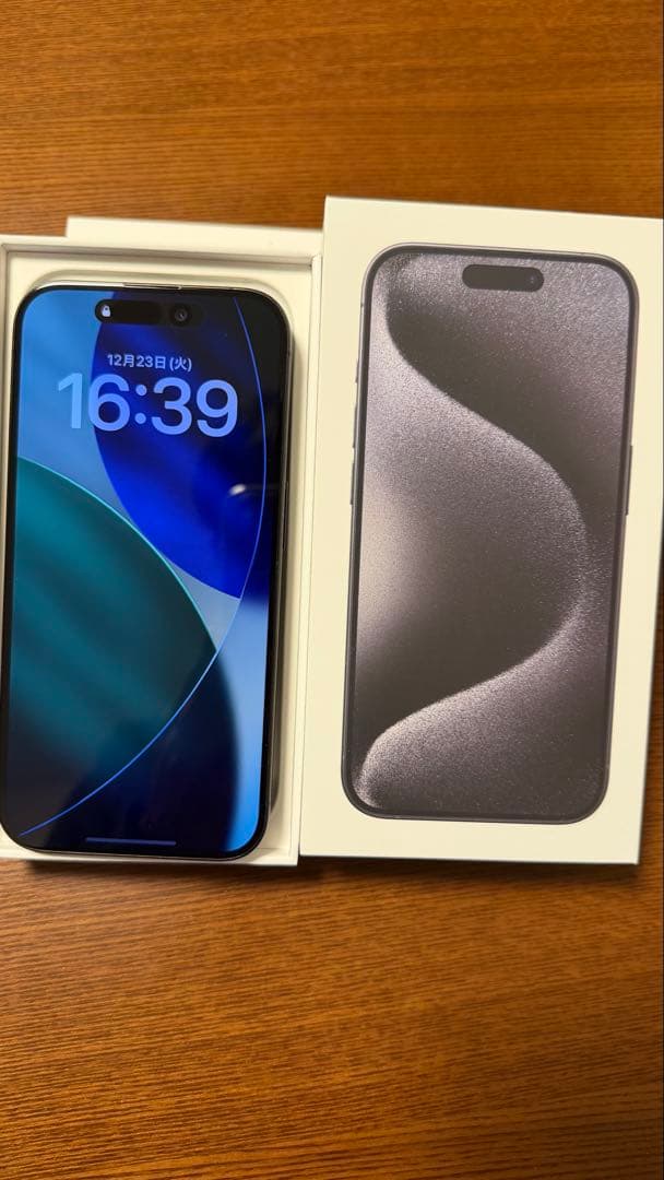 iPhone 15 Pro 256GB ブラックチタニウム　Simフリー