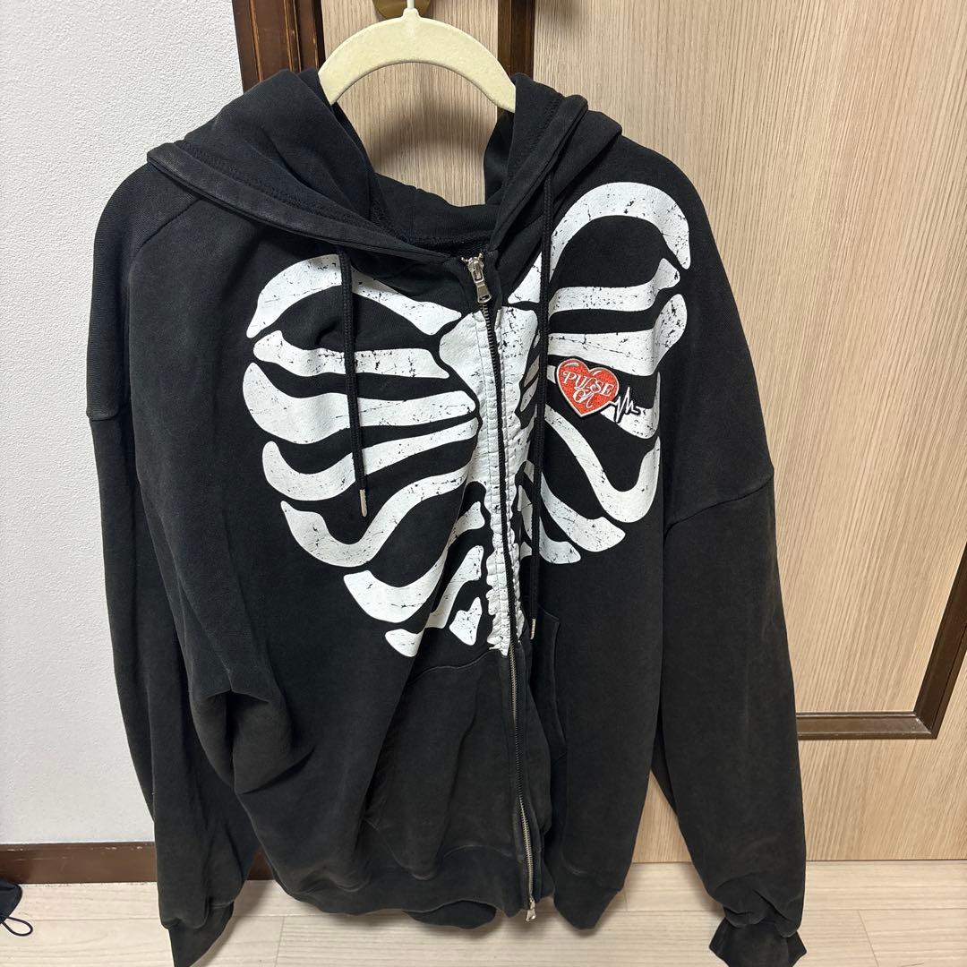 TREASURE PULSE ON ジップアップ フーディー（BLACK） L