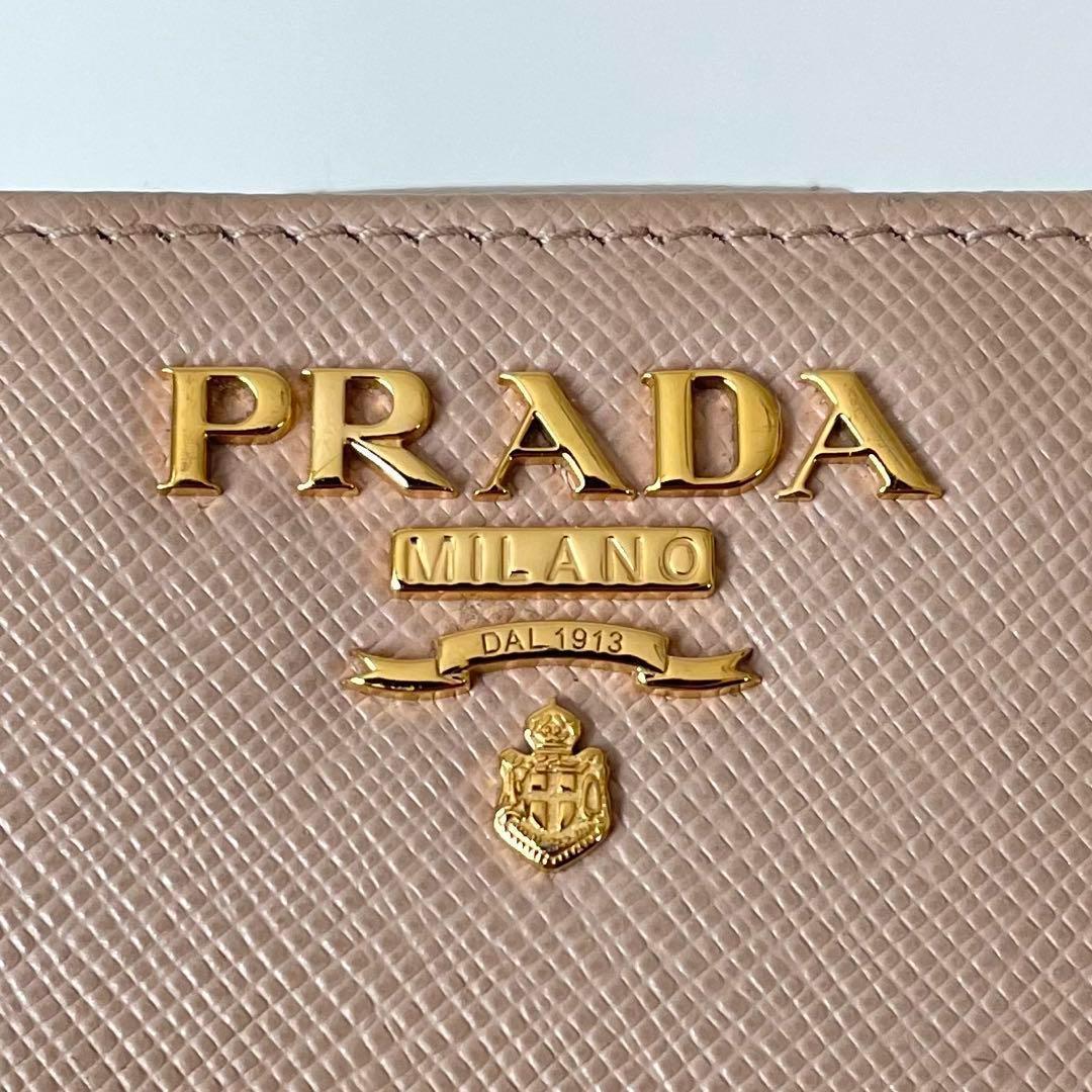 【美品】プラダ 二つ折り財布 サフィアーノレザー ベージュ 1ML018