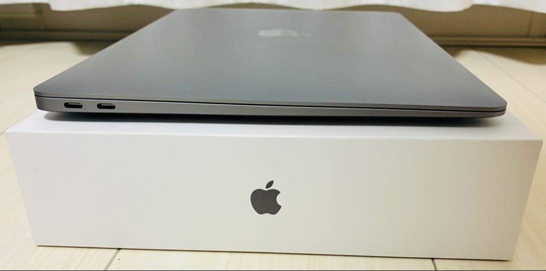 【外装美品】MacBook Air M1 2020 16GB 256GB