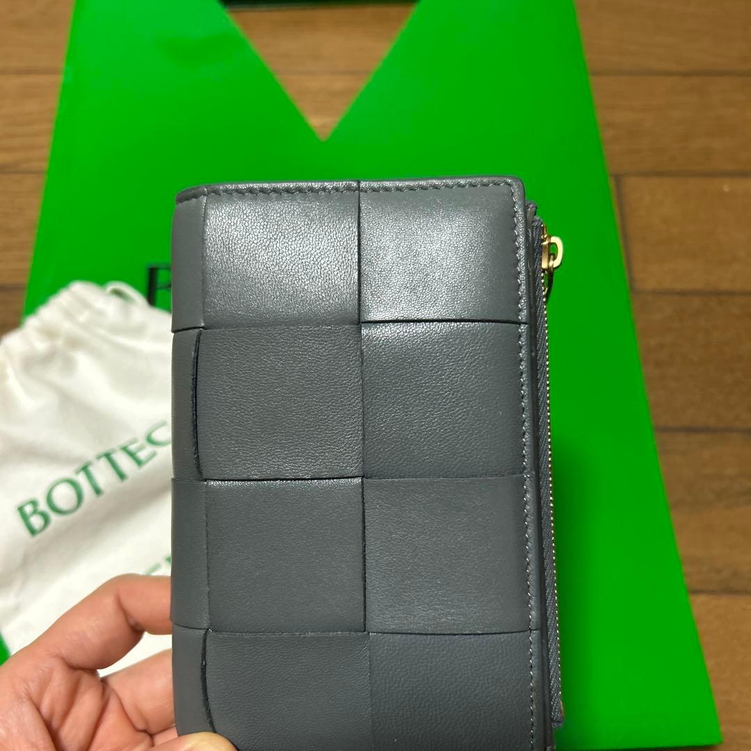 BOTTEGA VENETA カセット　ミディアム　二つ折りウォレット　サンダー