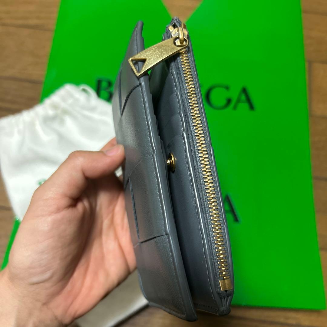 BOTTEGA VENETA カセット　ミディアム　二つ折りウォレット　サンダー