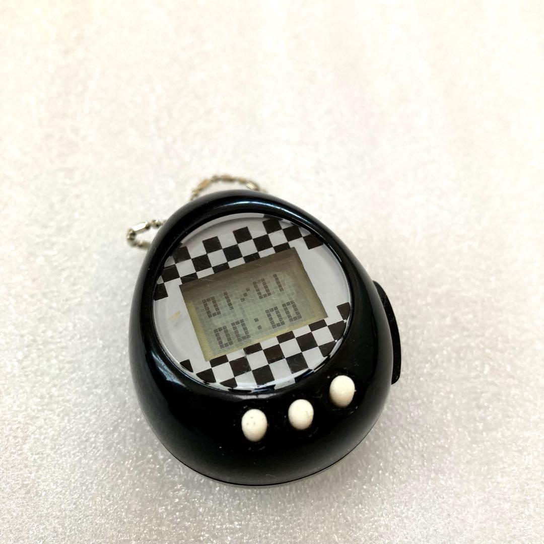 恋するたまごっちゅ black & white たまごっち 本体 キーホルダー