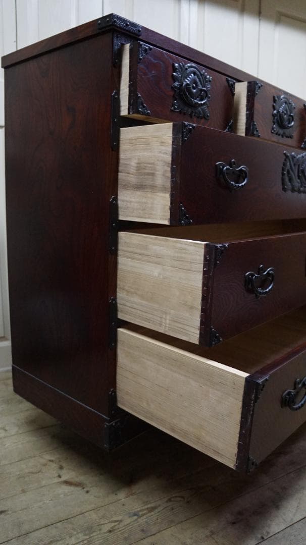 岩屋堂 民芸家具 箪笥 収納 和箪笥 木目 南部鉄 伝統民芸家具 和ダンス