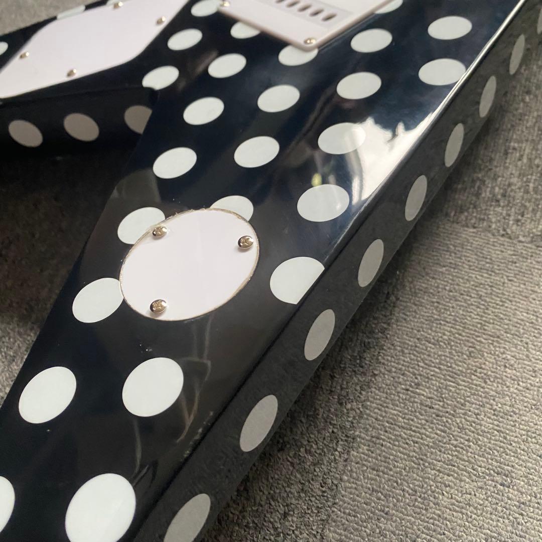 しんノーブランド ランディーローズ フライングV 黒/白 ポルカドット