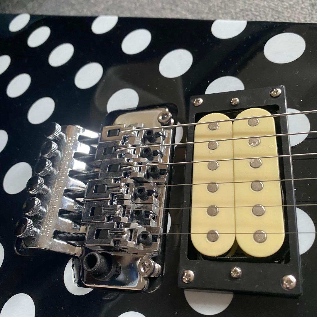 しんノーブランド ランディーローズ フライングV 黒/白 ポルカドット