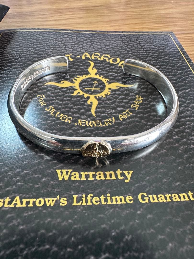 ファーストアローズ　K18付 丸甲プレーンバングル　　【保証書付き】試着のみ