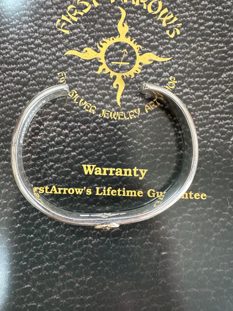 ファーストアローズ　K18付 丸甲プレーンバングル　　【保証書付き】試着のみ