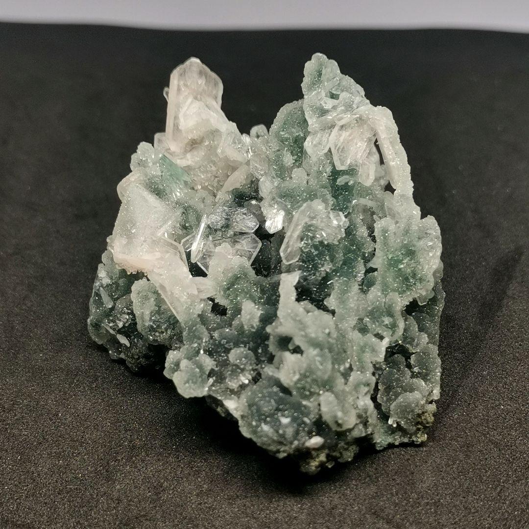 ブラックカルセドニー　ピンクスティルバイト