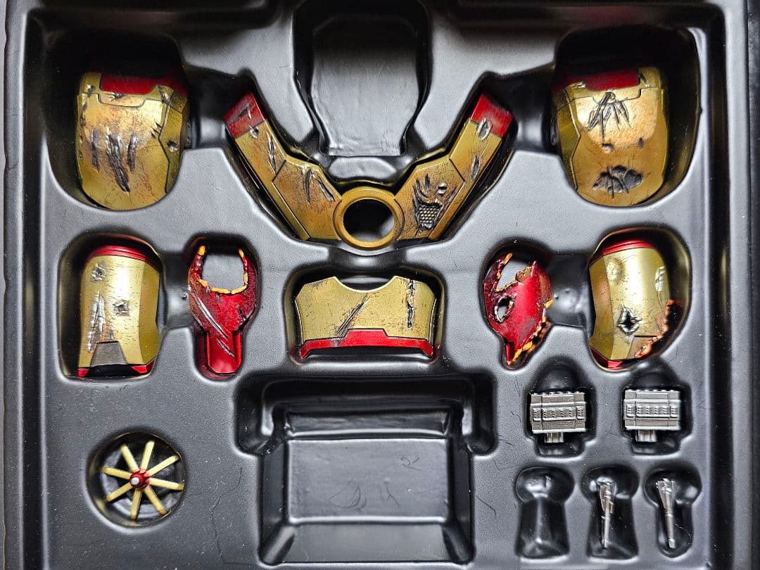 ※箱と付属パーツ 1/6スケール アイアンマン・マーク42 2.0 ホットトイズ