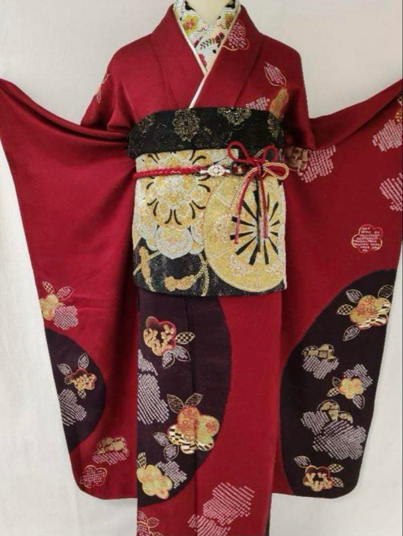 振袖7点フルセット＋草履&バッグ　リユース品　成人式　卒業式　赤　黒　金　モダン