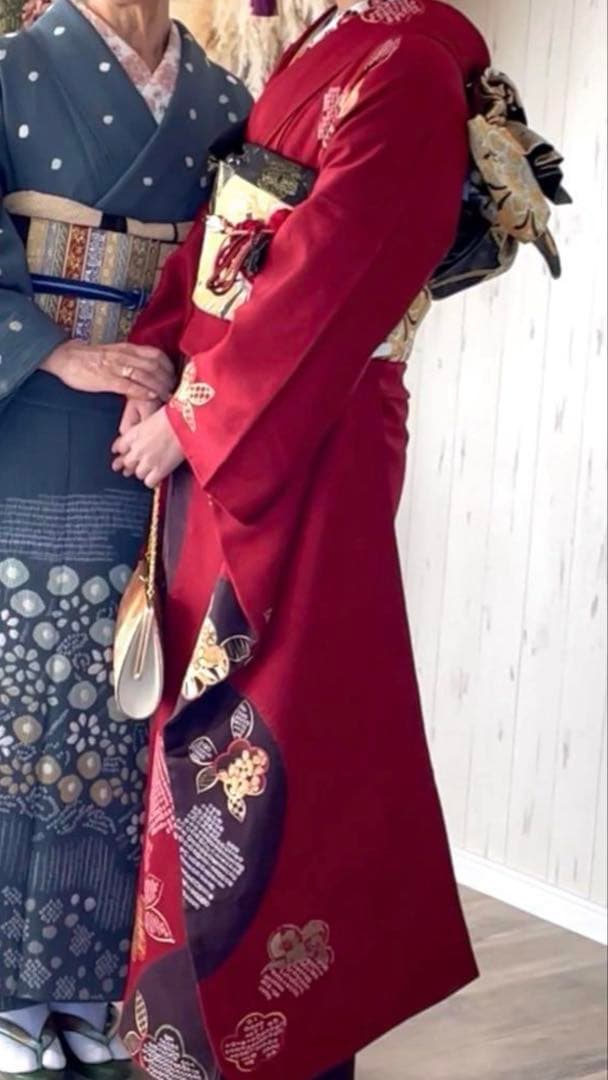 振袖7点フルセット＋草履&バッグ　リユース品　成人式　卒業式　赤　黒　金　モダン