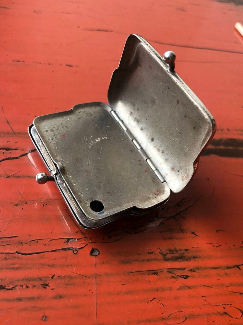 昭和レトロ　がま口形　仁丹ケース　カオール　金属製