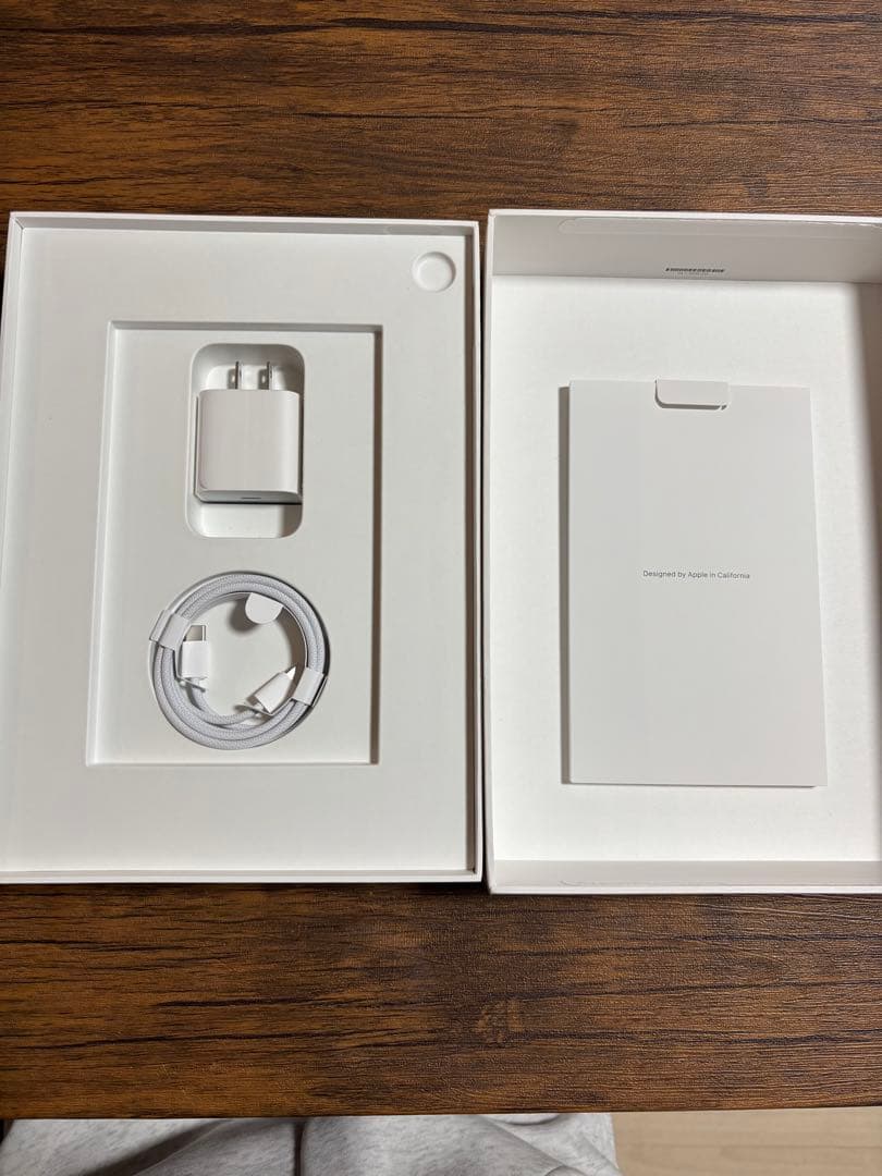 iPad (A16) 128GB Wi-Fiモデル+キーボード付きケース セット