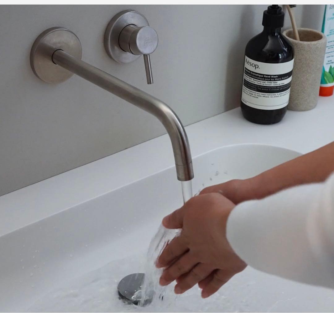 【新品未使用品】toolbox壁付けセパレート混合水栓 洗面用 サテン L248