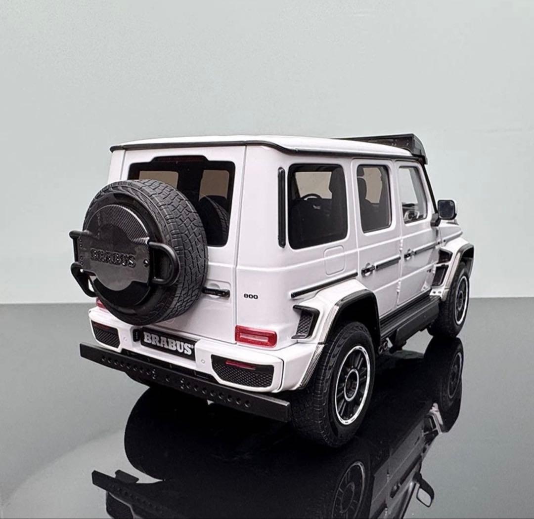 Brabus G-Class ホワイト 1\18スケールモデルミニカー