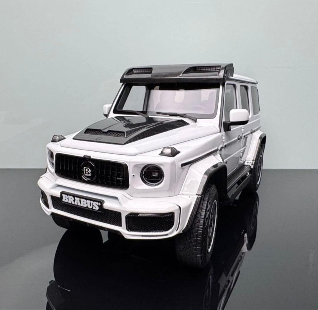 Brabus G-Class ホワイト 1\18スケールモデルミニカー