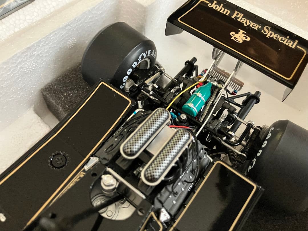 O⑧ ロータス78 ミニカー 1/18 ロニー・ピーターソン　JPS仕様