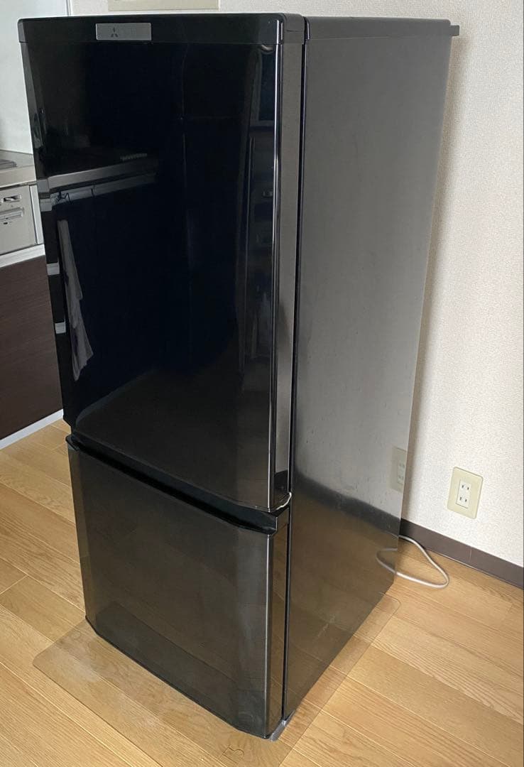 三菱ノンフロン冷凍冷蔵庫　146ℓ MR-P15Z-B1 床傷防止マット付き