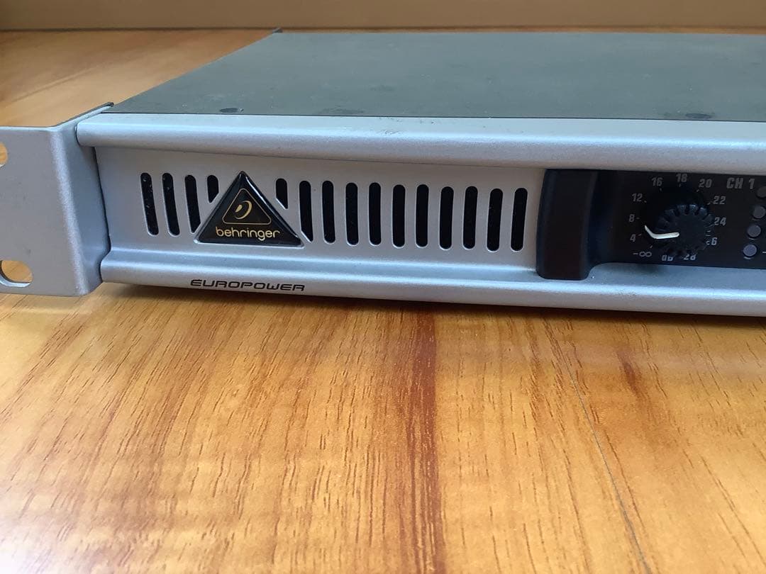 アンプ [z109]Behringer epq304