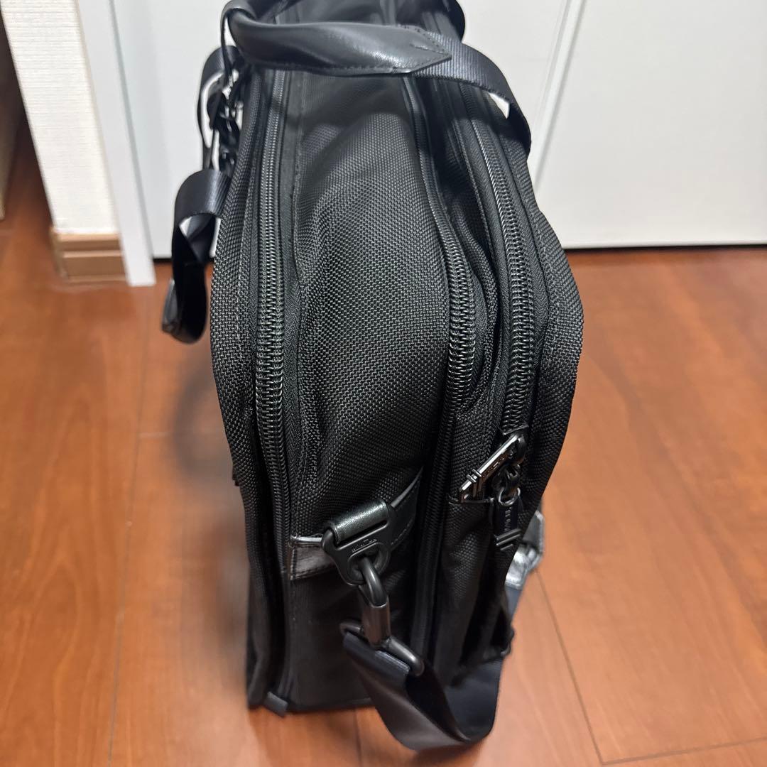 TUMI ビジネスバッグ　拡張式　ビジネスや出張に