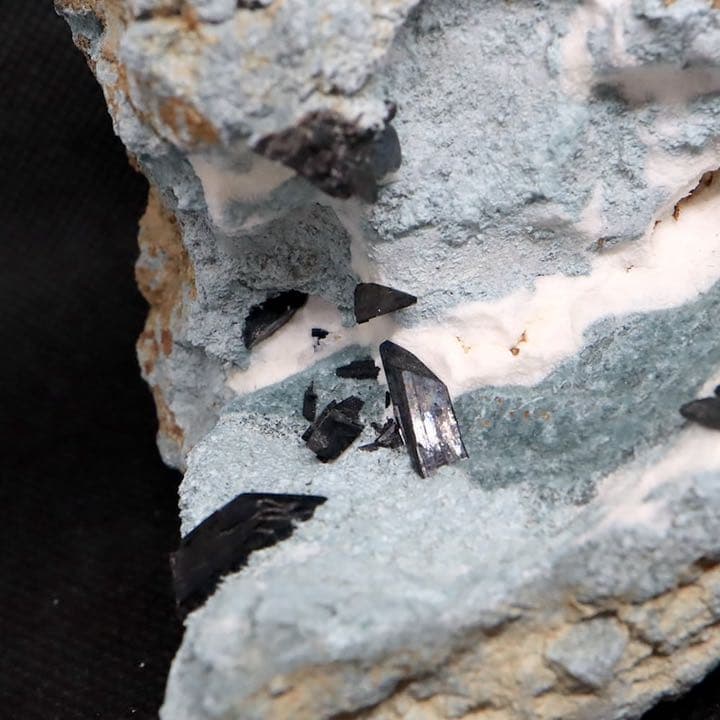 大きい！母岩付き ネプチュナイト 海王石 原石　554g BN155 天然石