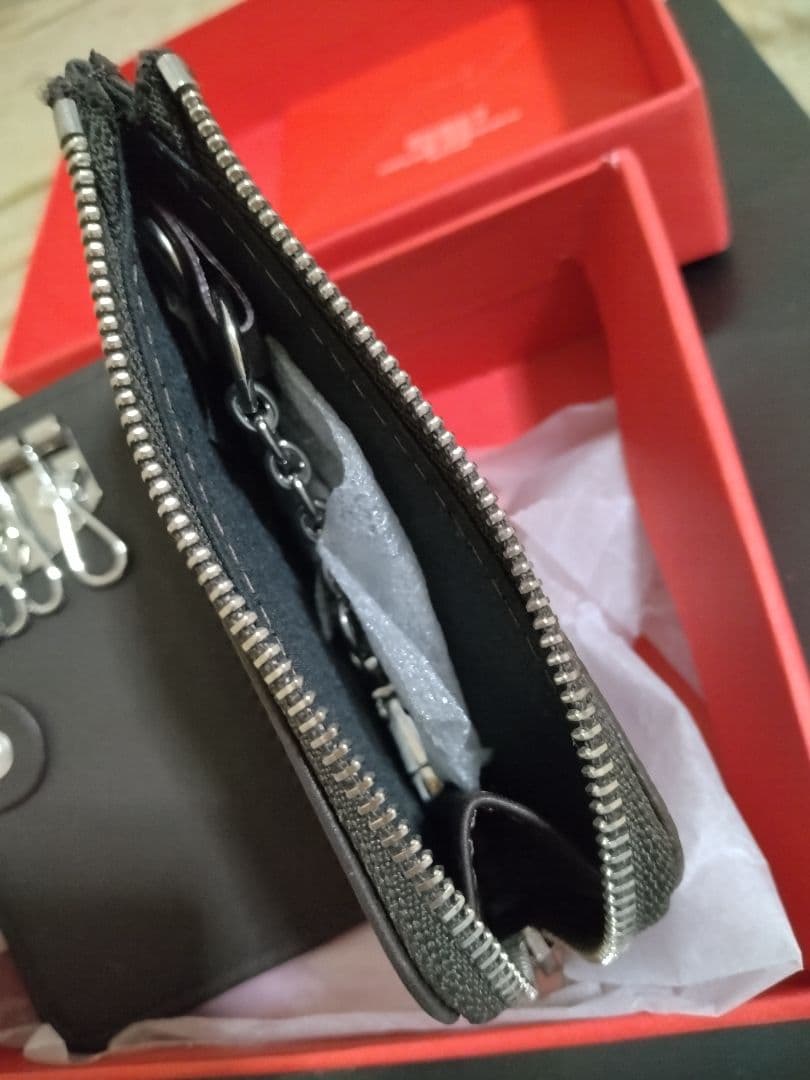 新品未使用DIESELダークブラウン キーケース P0685 X09016