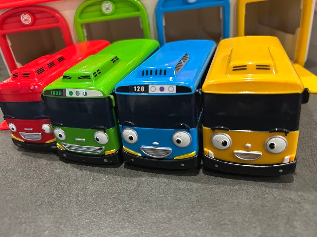 ちびっこバス　TAYO タヨ　ロギ　ガニ　ラニ　韓国限定品　バス車庫　ガレージ