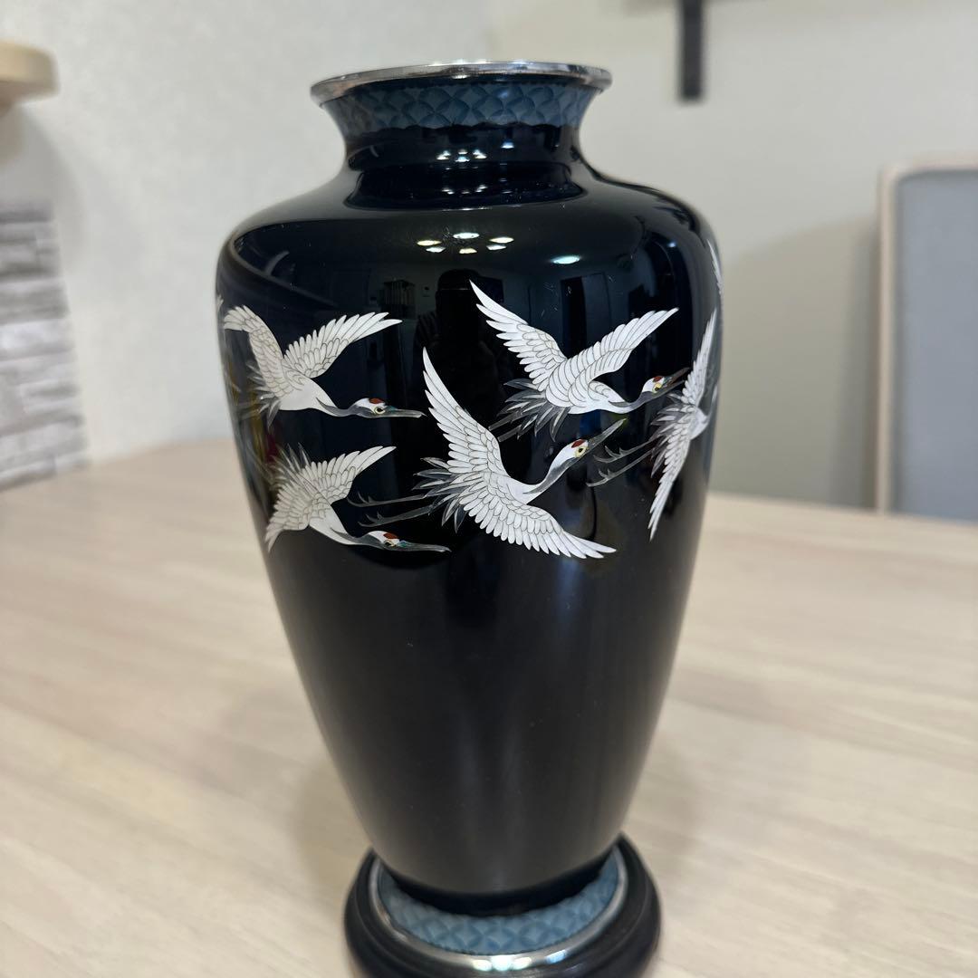 七宝焼、花瓶，金工，金属工芸，黒い鶴の絵柄の花瓶 約28cm