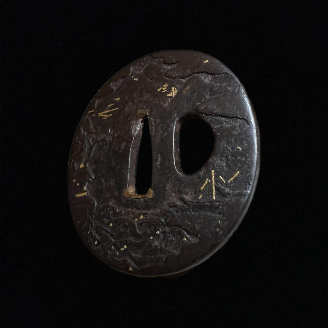 鸛《GW限定出品》刀装具 本歌江戸期 正阿弥重時 鉄地 金象嵌浮彫丸型鍔 桐箱付