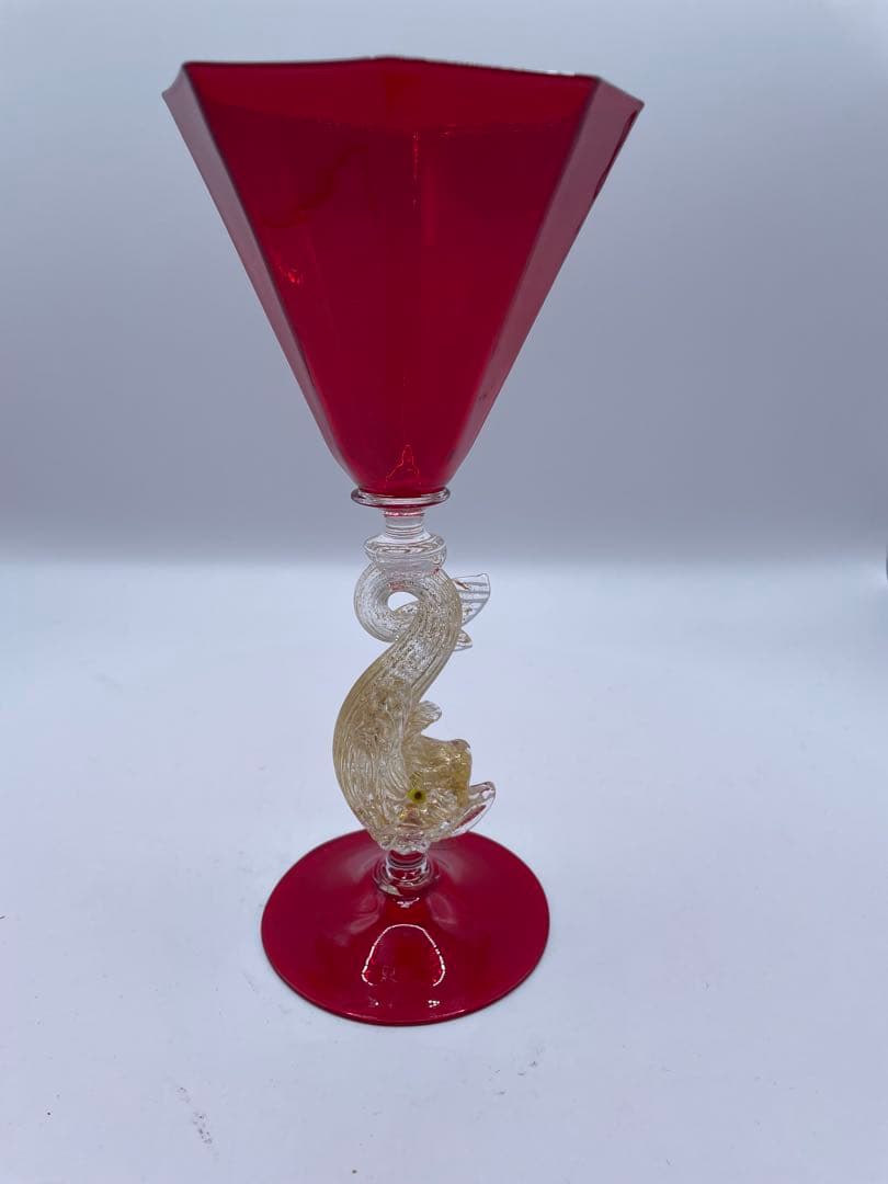 赤い海馬装飾グラス