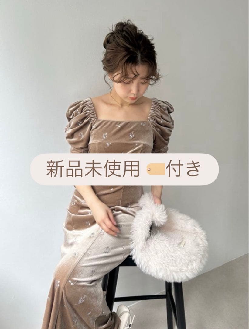 ◎新品◎リリーブラウン フラワーエンブロイダリースクエアネックベロアワンピース