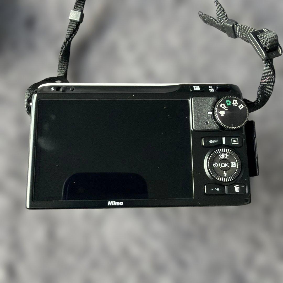 Nikon 1 J1 ミラーレス一眼カメラ ホワイト レンズキット