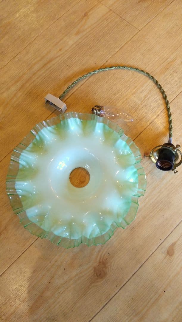 ランプシェード.電笠,花びらデザイン .フリル.アンティーク.骨董.レトロ