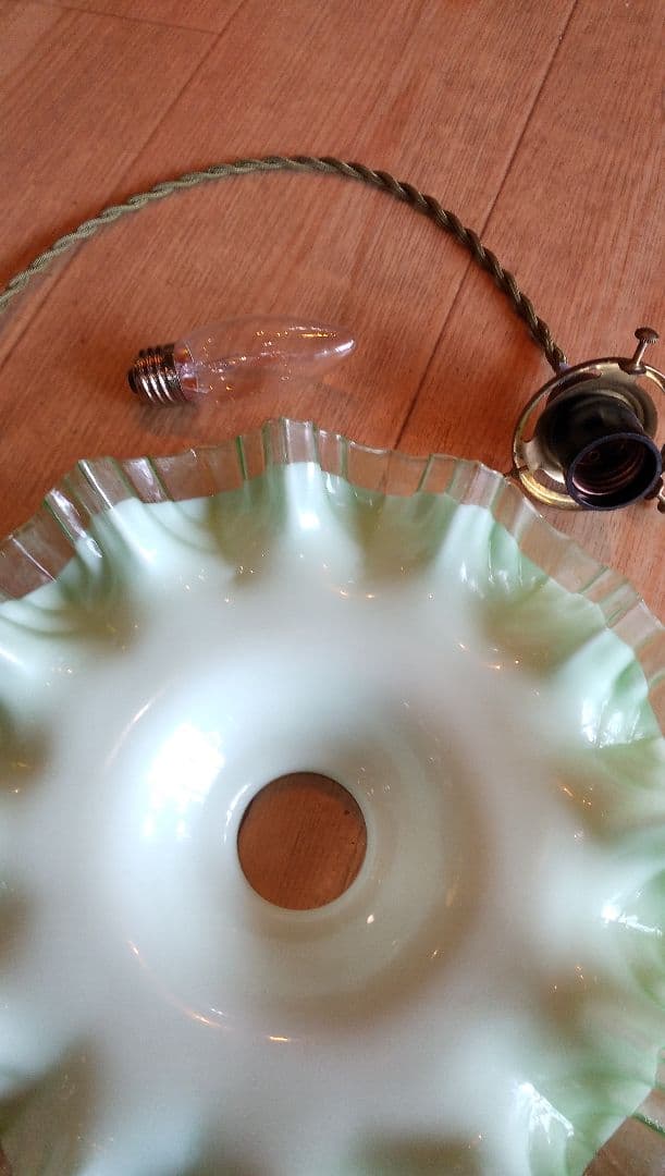 ランプシェード.電笠,花びらデザイン .フリル.アンティーク.骨董.レトロ