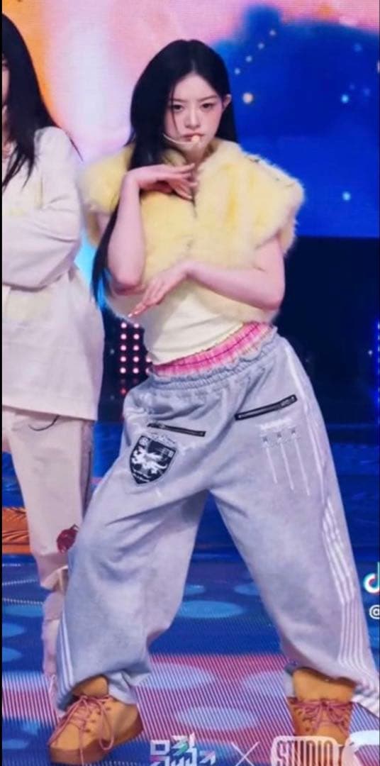 ILLITミンジュ着用COZY WORLDWIDE セットアップ グレー 破格