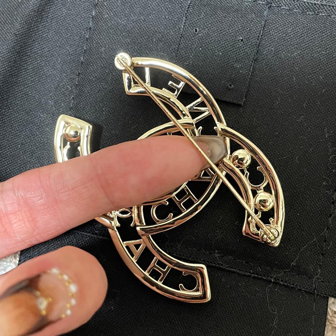 (新品) CHANEL パール ロゴ ブローチ cc cocoマーク